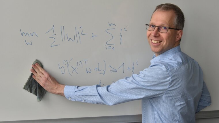 Joachim Giesen in front of a whiteboard